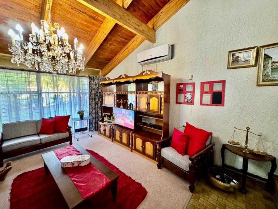 3 Bedroom Property for Sale in Van Der Hoff Park North West